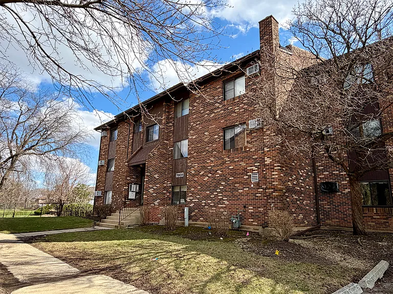 7809 Woodward Ave — Photo 1