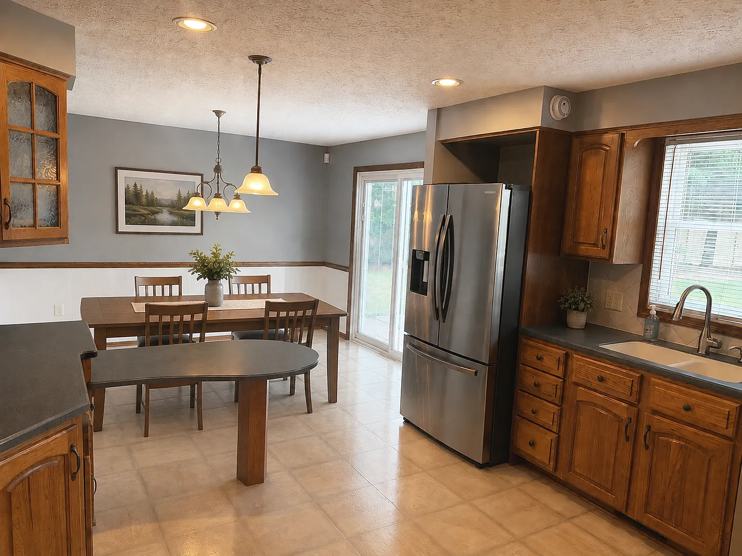 4 bed, 2.5 bath, 2340 sqft, $2,500 — Photo 4