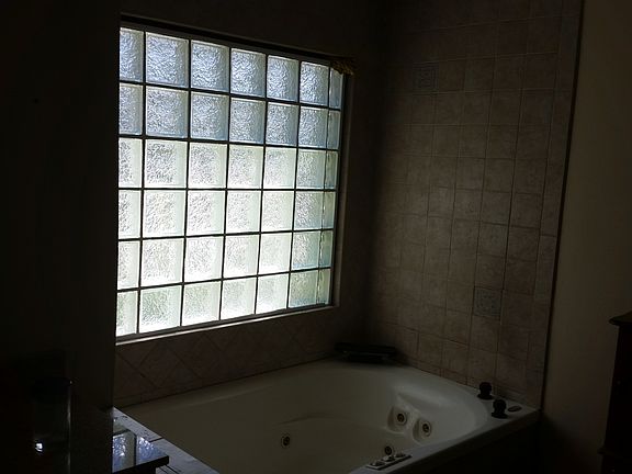 3rd image of 3890 Pinetop Blvd