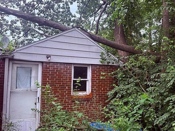 2nd image of 752 S Miller Ct