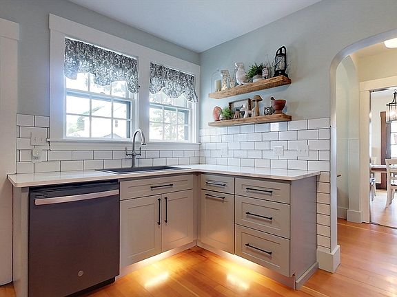 3rd image of 262 Chestnut St