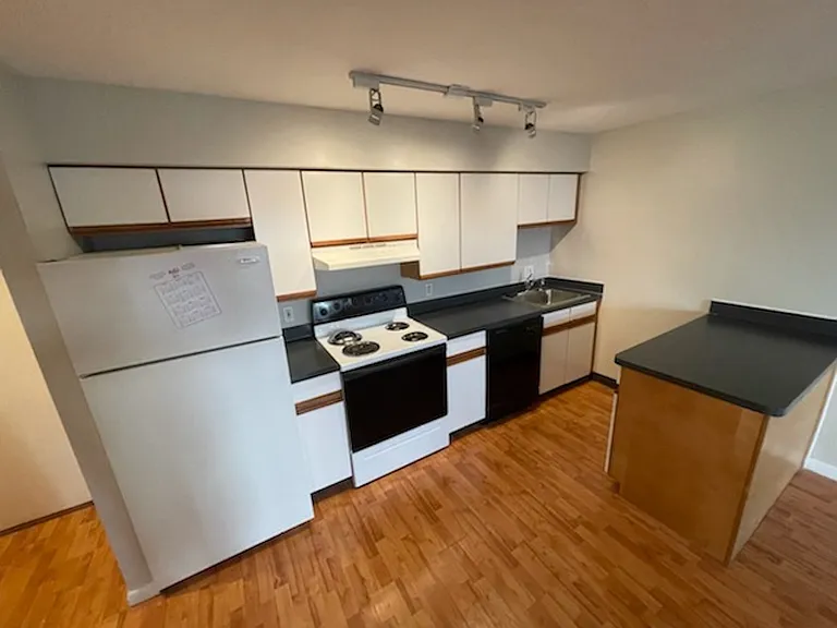 10 Roberts St #21 — Photo 2