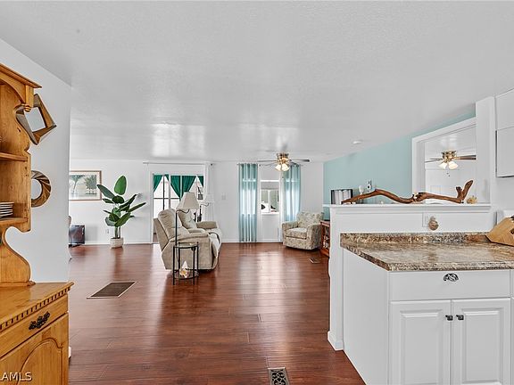 4th image of 548 Palmer Blvd