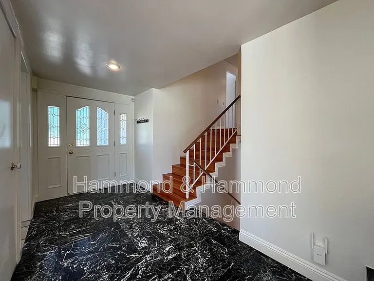4527 Stark Ave — Photo 5