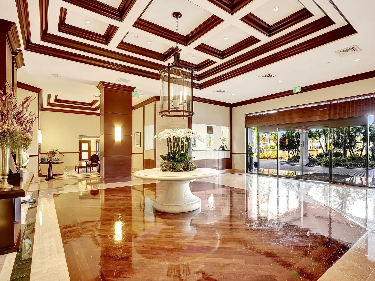 Yacht Club Dr, Aventura — Photo 3