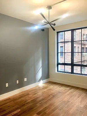 Rented by Manhattan Management LLC | media 30