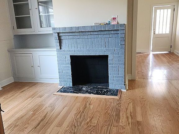 Dining--fireplace works!