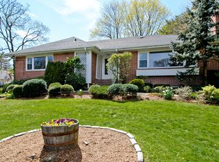 7 Lakeside Dr, Larchmont, NY 10538