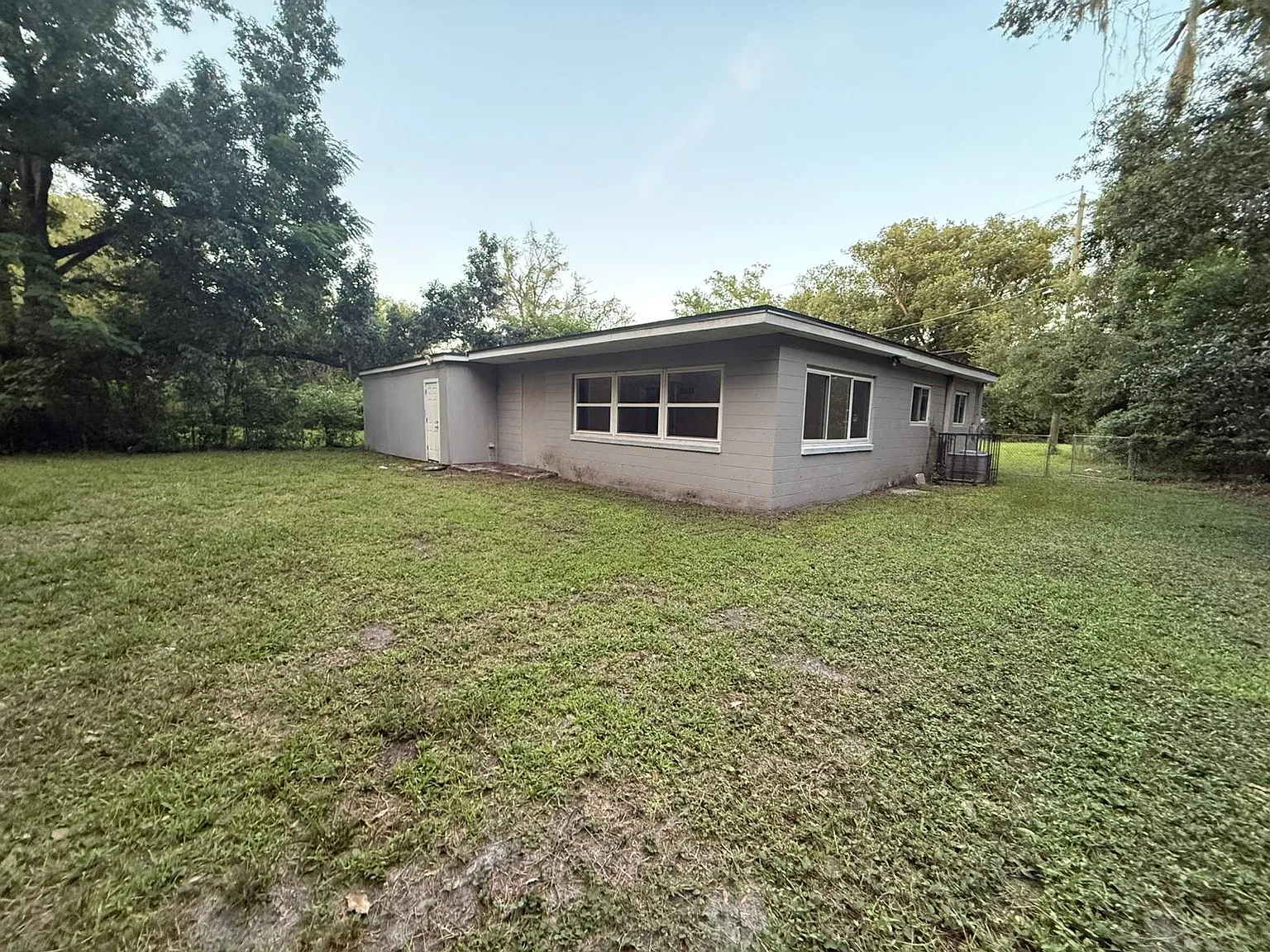 3 bed, 2.0 bath, 1229 sqft, $1,350 — Photo 2