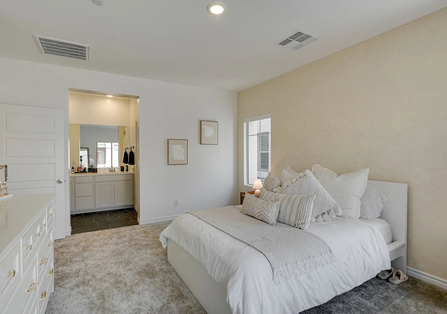 *Move In Special* Fully Furnished Condo In Summerlin 89138! Short Term! — Photo 4