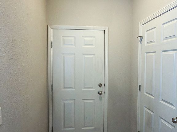 3rd image of 106 Essex Ln Unit 4