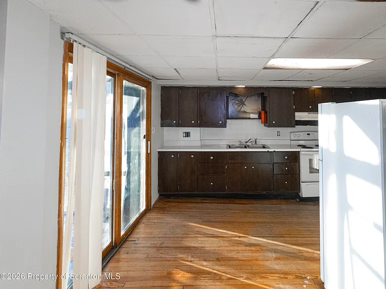 418 E Market St — Photo 11
