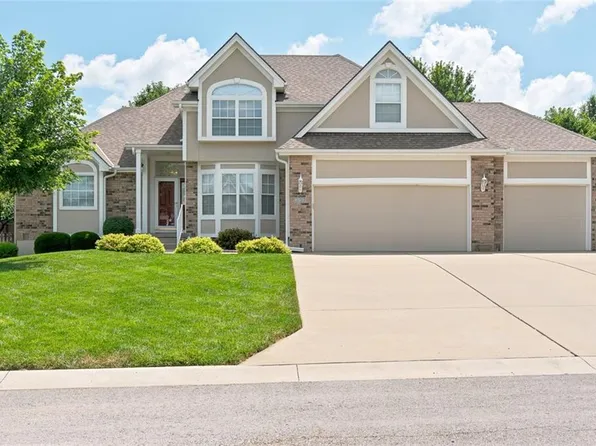 337 SE Canterbury Ln, Lees Summit, MO 64063