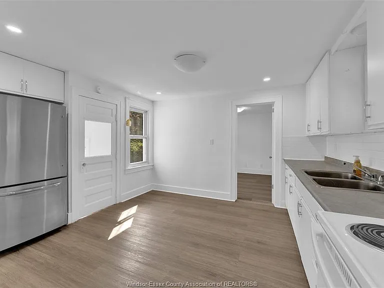 3622 Queen St — Photo 8