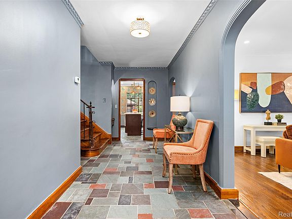 4th image of 18430 Fairfield St