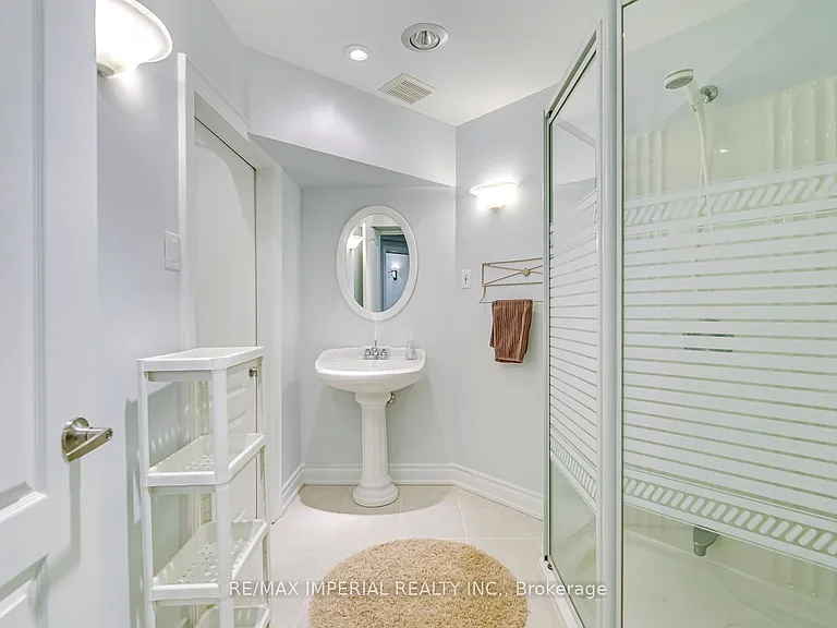 1511 Greenridge Cir — Photo 46