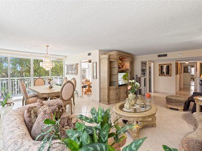 301 174th St APT 312, Sunny Isles Beach, FL, 33160