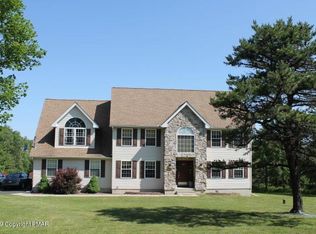 1680 Allegheny Dr, Blakeslee, PA 18610