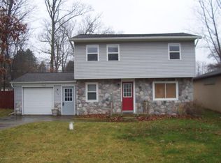 700 Clifford Lake Dr, Stanton, MI 48888