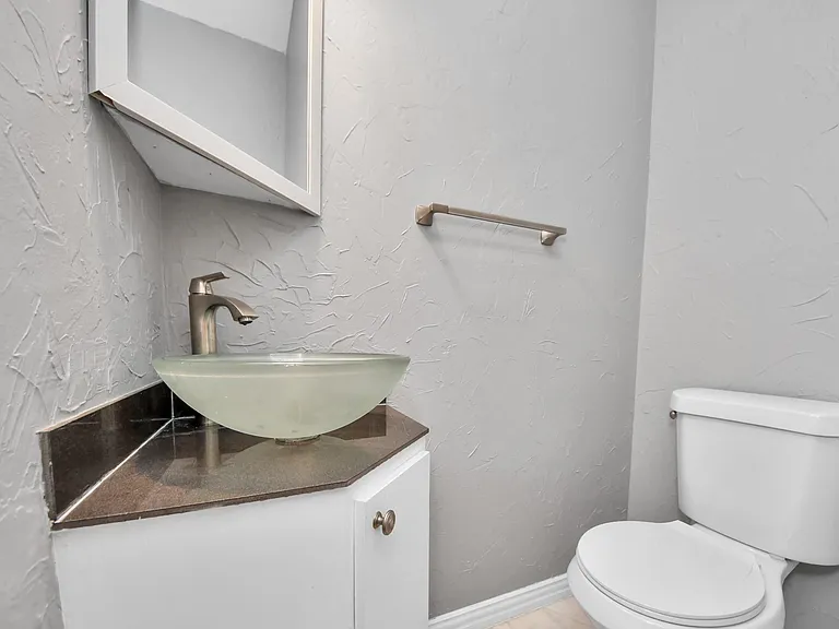 6334 Chevy Chase Dr #17 — Photo 22