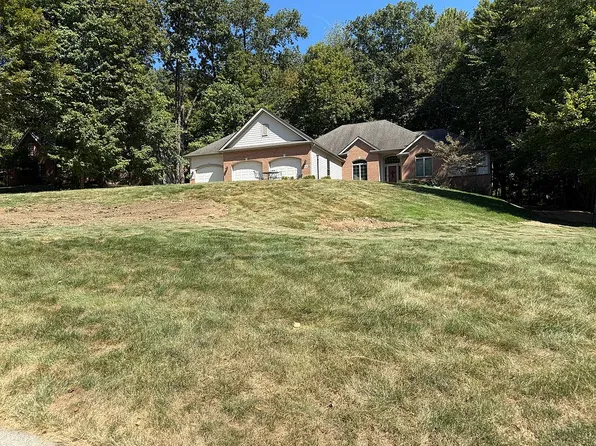 1236 Stratford Woods Dr, Newark, OH 43055