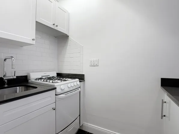 160 West 71st Street image 3 of 10