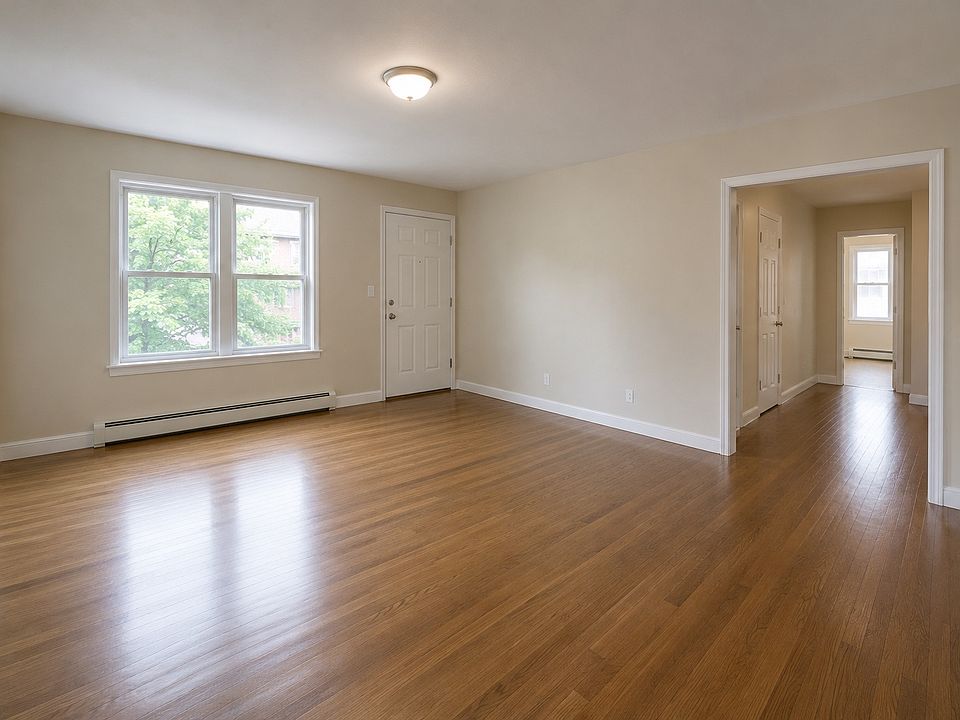 1st image of 654 Underhill Ave Floor 1