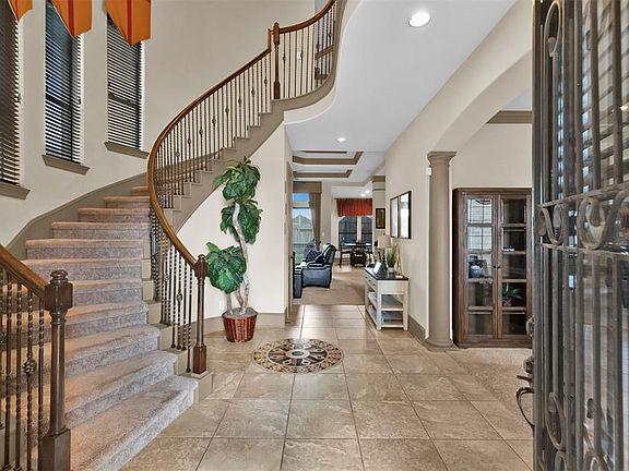 5th image of 8330 Cape Royal Dr