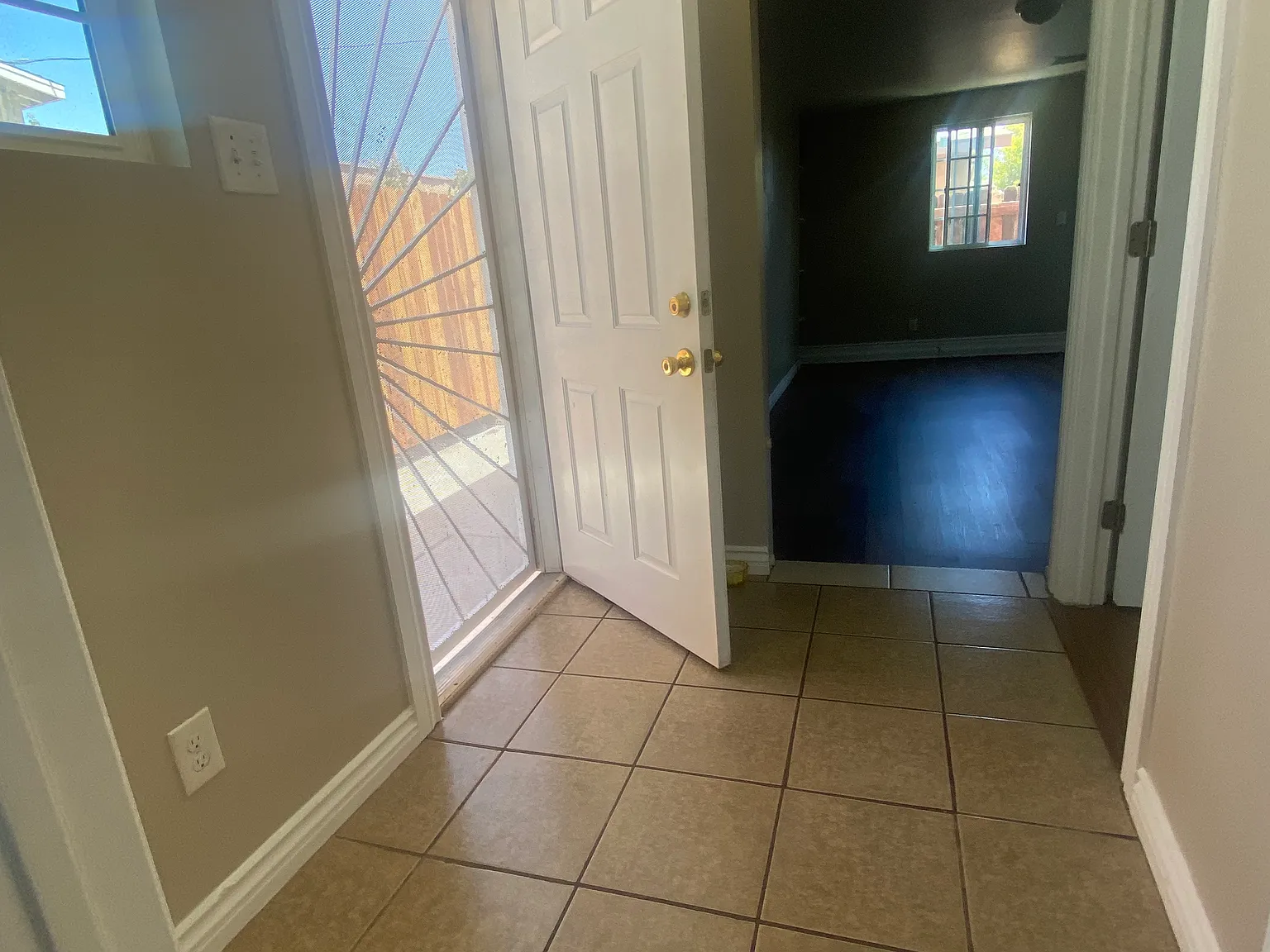 2 bed, 650 sqft, $2,100 — Photo 2