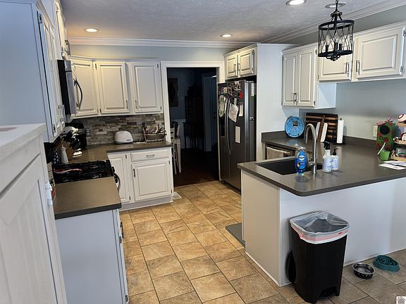 3rd image of 420 Waverly Pl