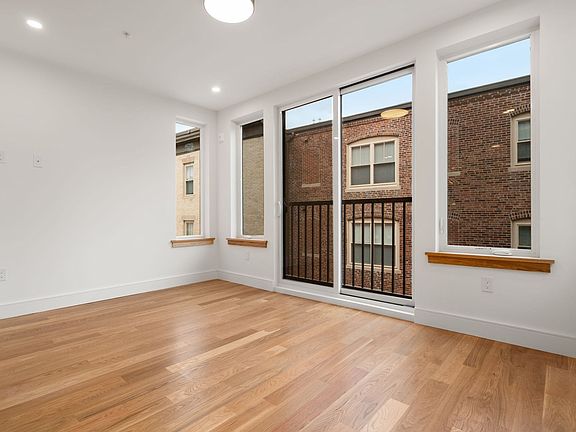 4th image of 58 Kent St #302