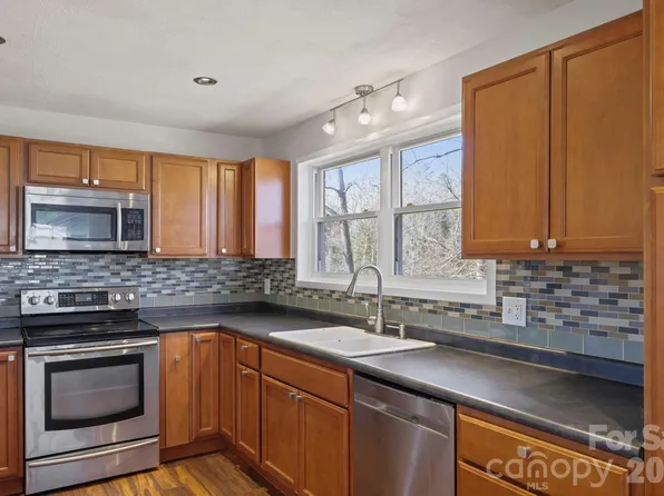 68 Lisam Way, Etowah, NC 28729