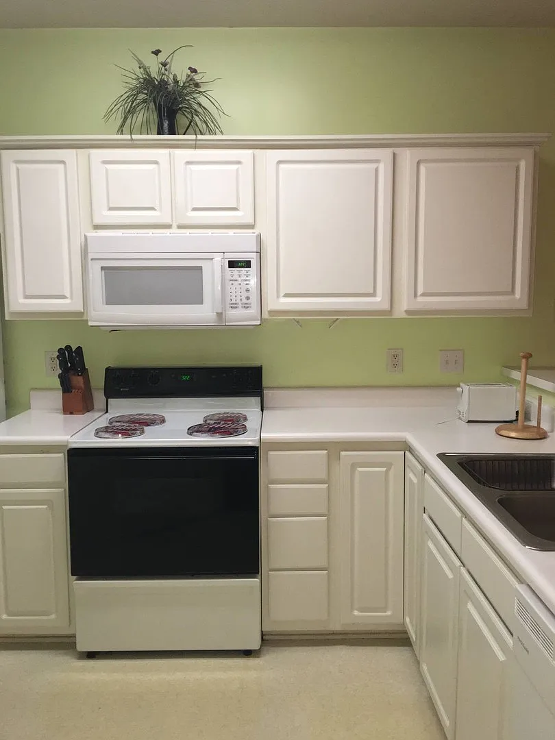 Special! 2 Bedroom/2 Bath Condo; 1/2 Off Rent Second Month — Photo 1