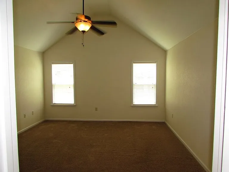 4717 Custer Dr — Photo 11