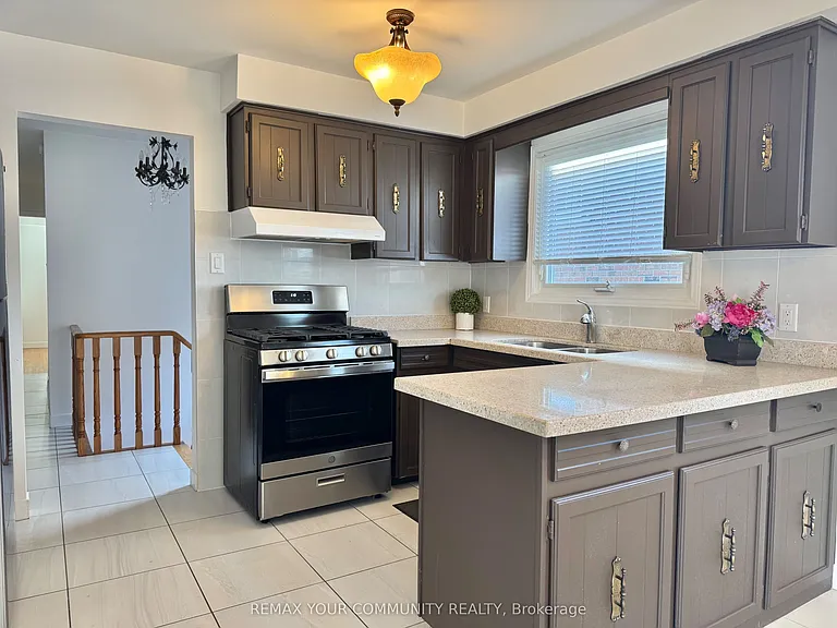 165 Aberdeen Ave — Photo 6