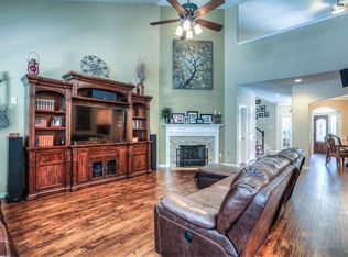 75 W Prairie Dawn Cir, The Woodlands, TX 77385