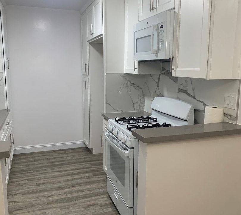 1st image of 218 W Olive St #6