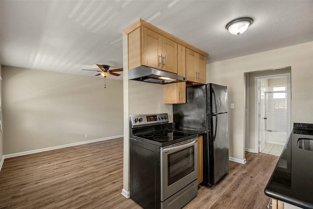 1 bed, 700 sqft, $2,200 — Photo 2