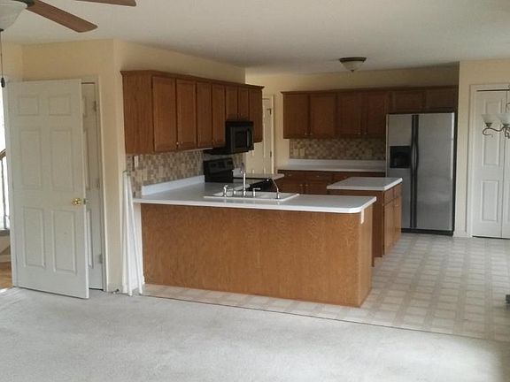 2nd image of 709 W Creek Dr
