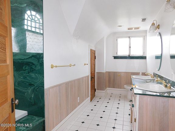 36th image of 2032 Robinwood Ave