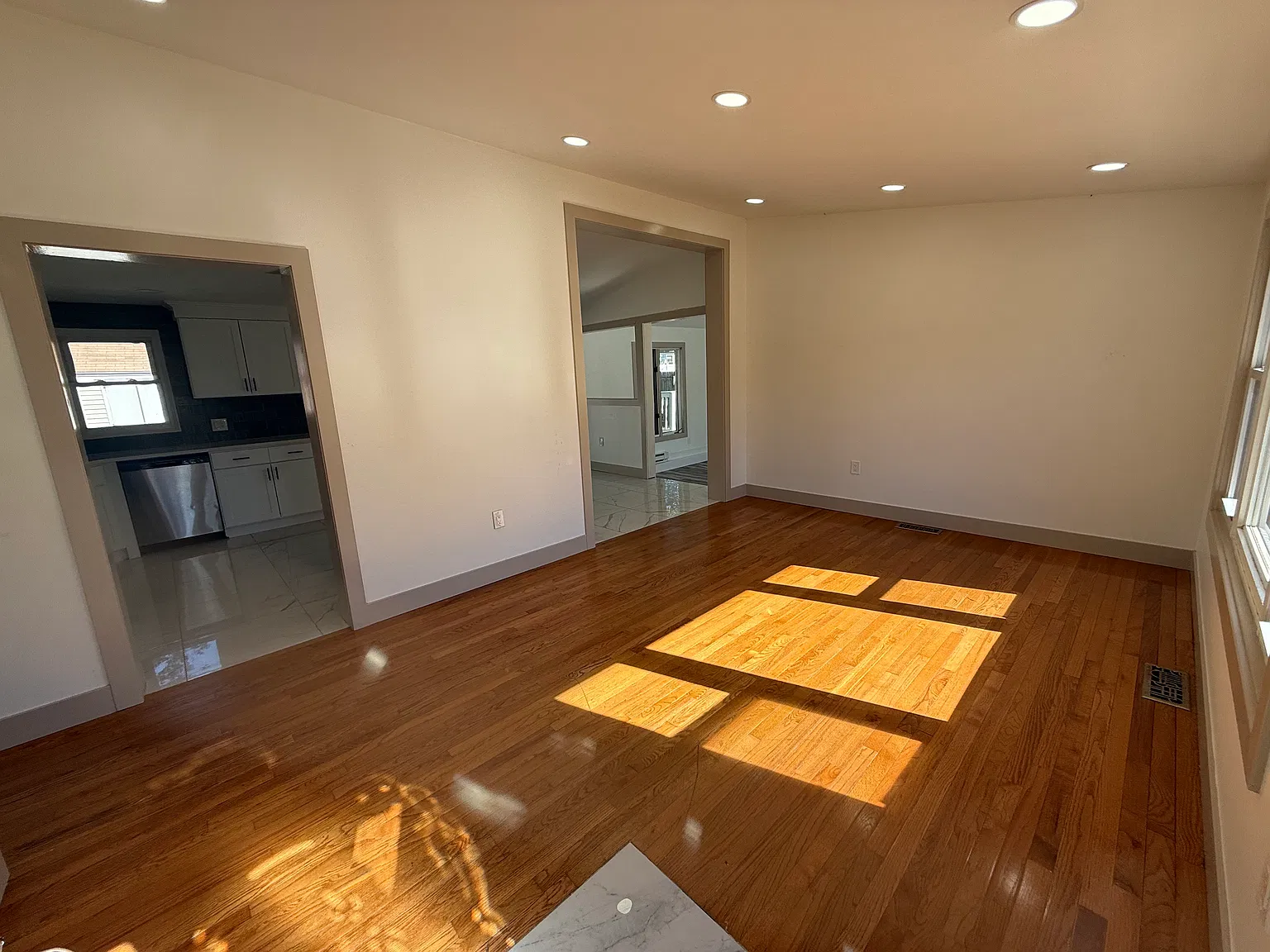 3 bed, 1344 sqft, $3,400 — Photo 3