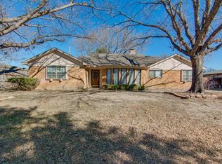 1511 Flamingo Dr, Arlington, TX 76012