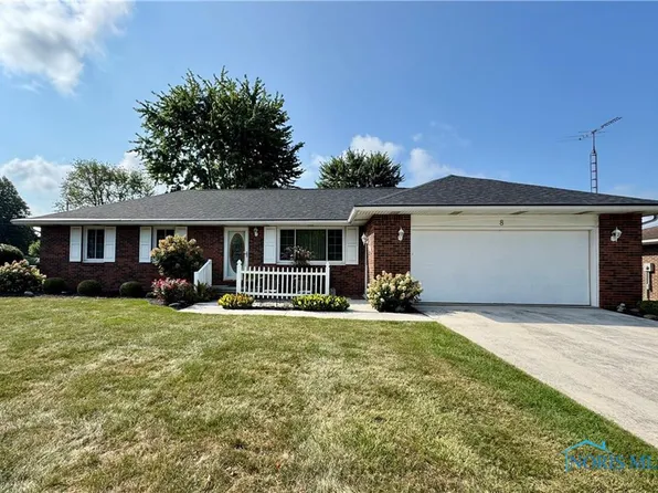 8 Christopher Dr, Fostoria, OH 44830