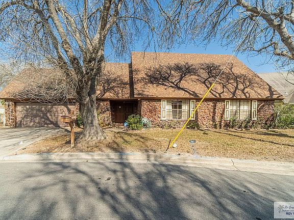 2nd image of 74 Arien Ct