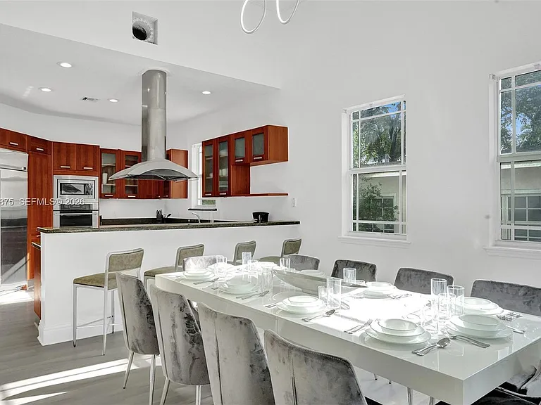 1207 SW 21st St — Photo 11
