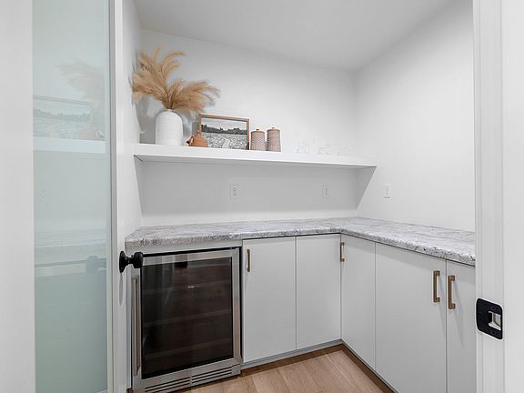 5th image of 3685 Evelyn Rose Ln
