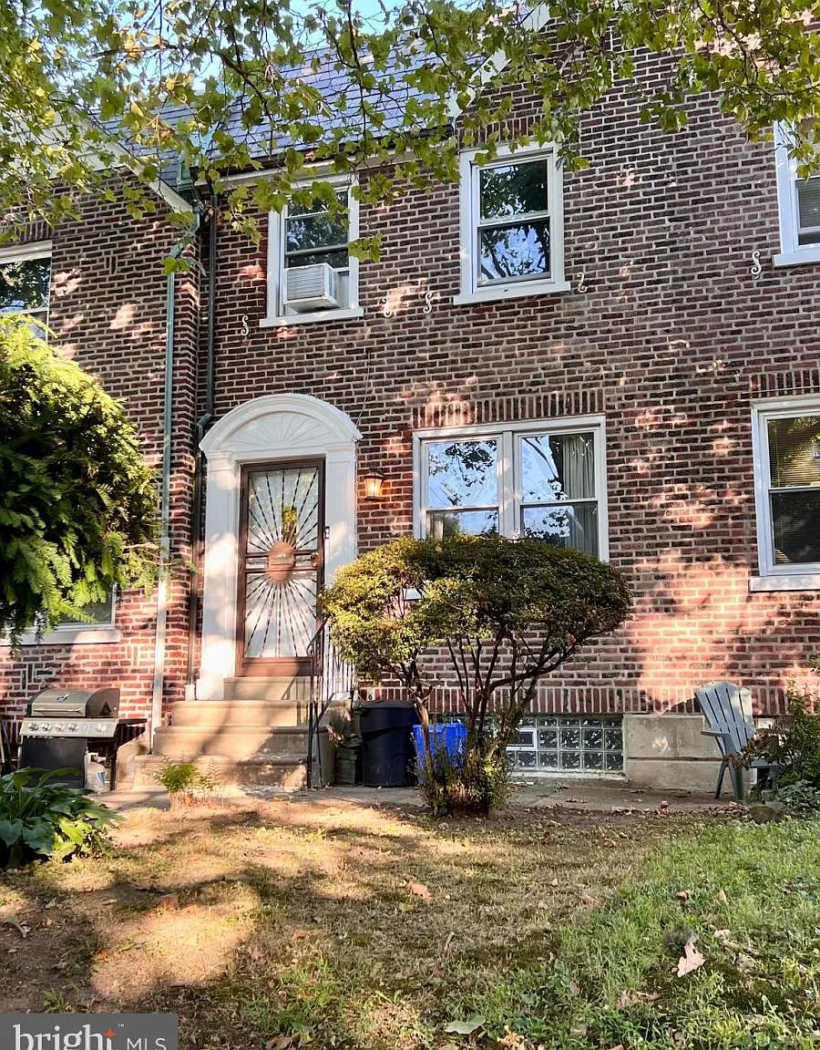 3 bed, 1.0 bath, 1432 sqft, $2,100 — Photo 2