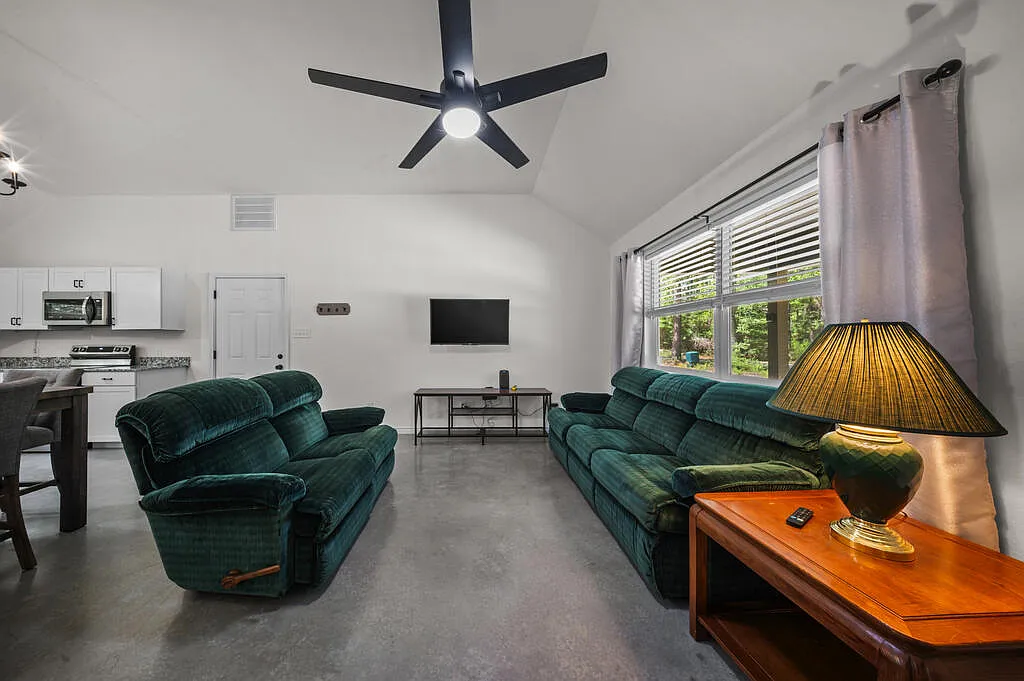 2 bed, 2.0 bath, 1235 sqft, $2,350 — Photo 3