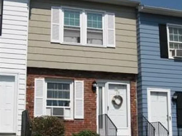 27 Mountainshire Dr, Worcester, MA 01606