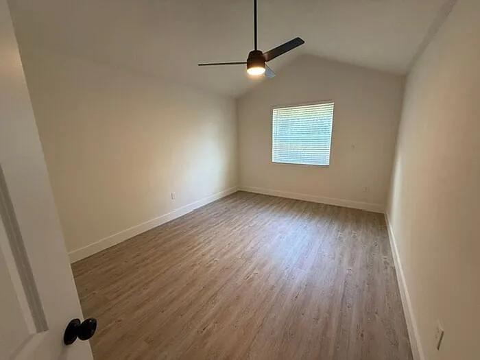1811 Baxter Ave — Photo 15